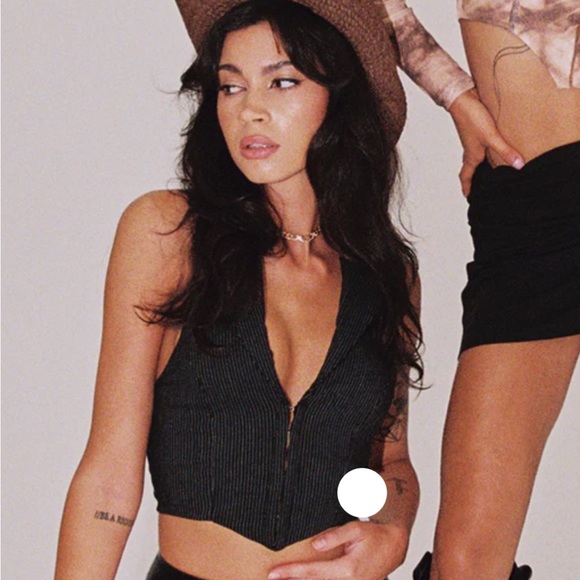 Princess Polly Tops - Princess Polly EVEREST VEST TOP BLACK: size 2